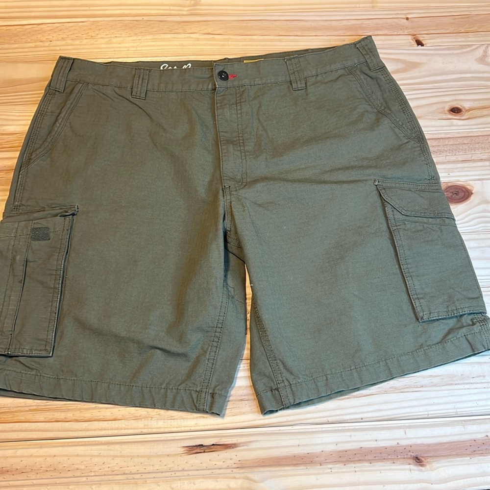 Size 40 Eddie Bauer workware shorts  Nwot